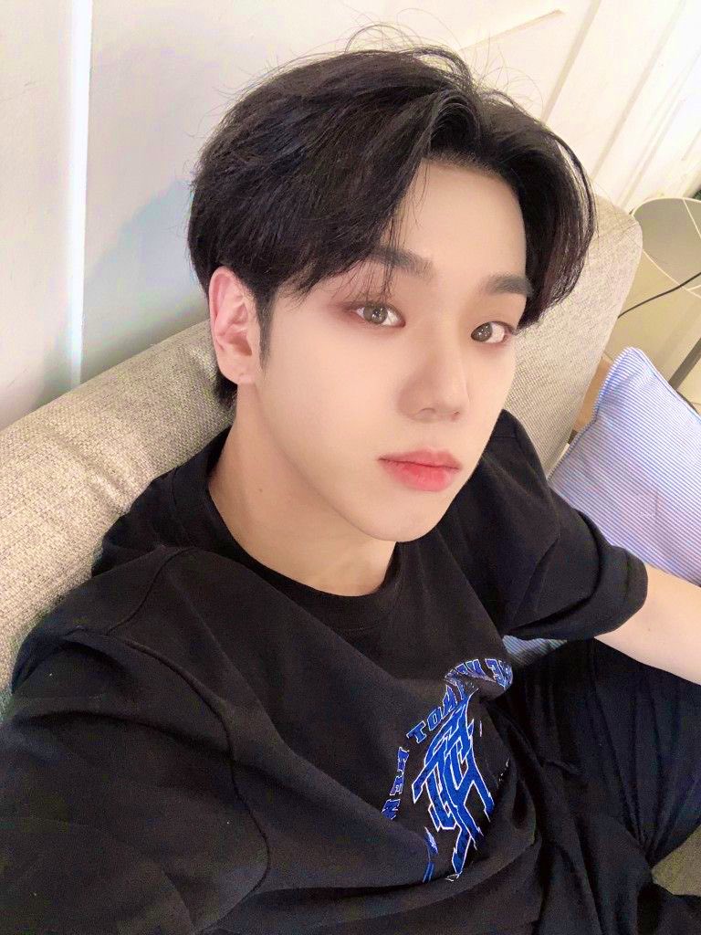 dodonghun's tweet photo. joining the csd with the prettiest boy kbk🧡 happy seven years a.c.e &amp; choice 🫶🏻

#에이스의_빛이_되어_곁에_있을게
#7ogetherWithACE 
#CSD #ChoiceSelcaDay #7Years_with_CHOICE https://t.co/7QjbB5FN6W
