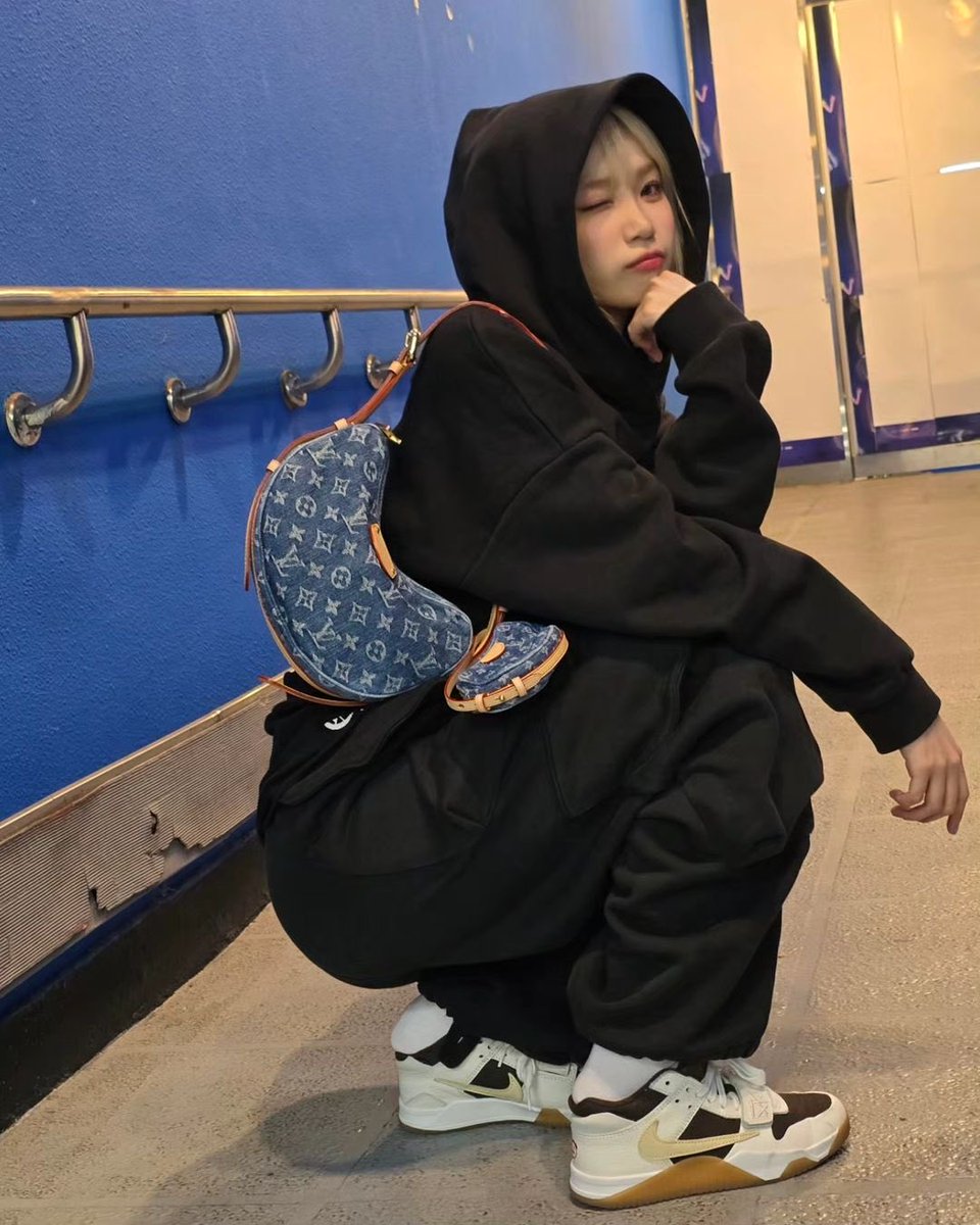 신발 똑띠 신어 이뇨속아~