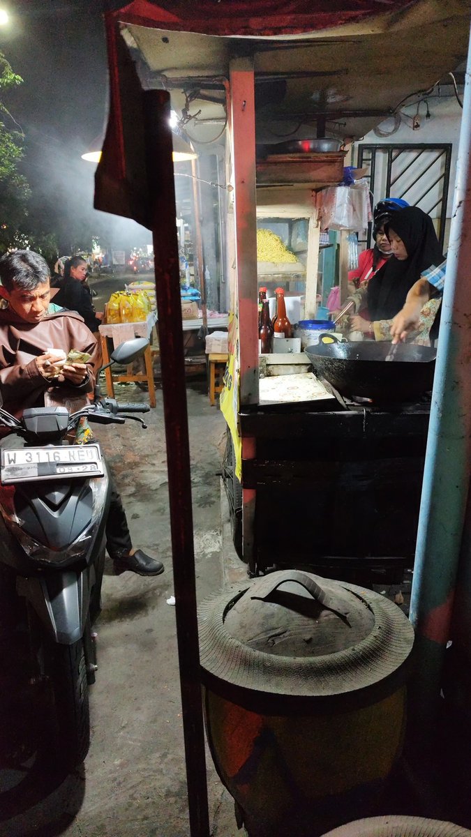 ananghery's tweet photo. Nasi goreng https://t.co/E1jvRk4nZm