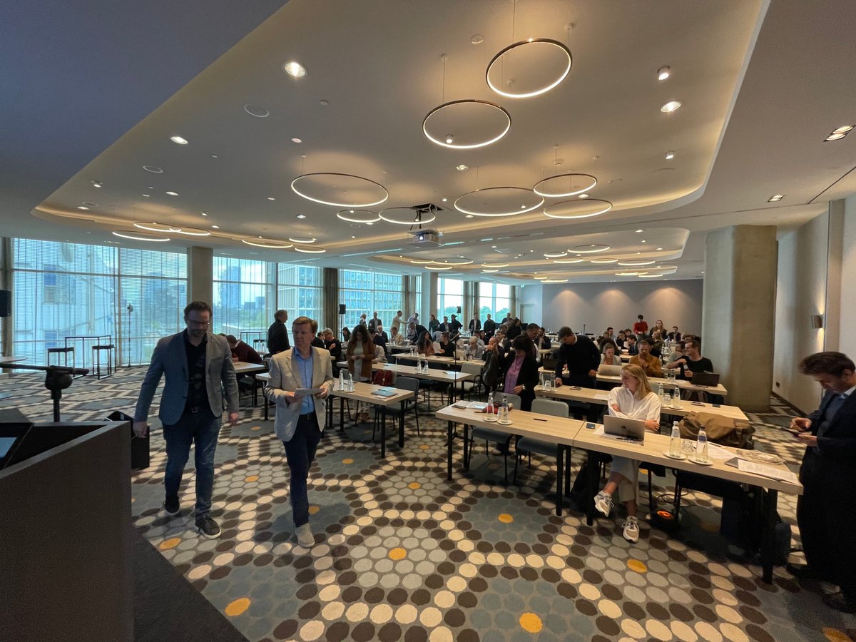 MAGNIMS's tweet image. Our 41st meeting is about to start in flowery #Amsterdam Many thanks to organisers @Mennoke &amp;amp; @FBarkhof and all attendees! Let's go!! #MAGNIMS41