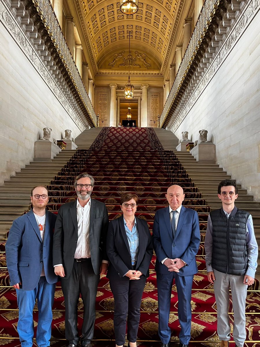 JBaptisteP's tweet photo. Merci @BourcierCorinne et @EmmanuelCapus pour la visite découverte du @Senat
🏛️🇫🇷 

Merci aussi à @karine_crespeau et Marin https://t.co/vbXDK2bEVA