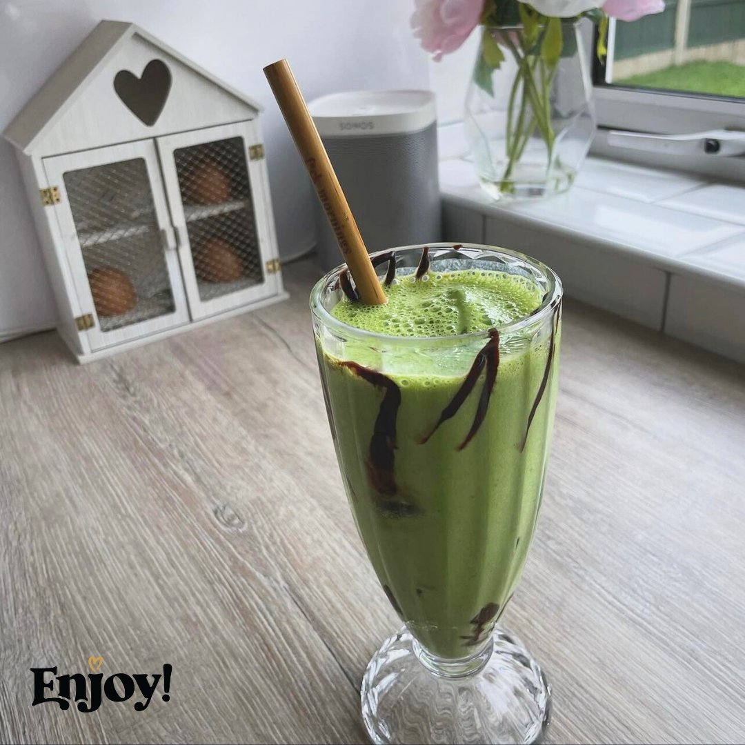 The weather may be all over the place at the moment, but that doesn’t mean you can’t enjoy a milkshake, right? 💚

@nicoletta_mikela made this vegan Chocolate Mint Protein Milkshake using a handful of ingredients - including 5 squares of our Dark Chocolate Solid Mint Bar 🍫
