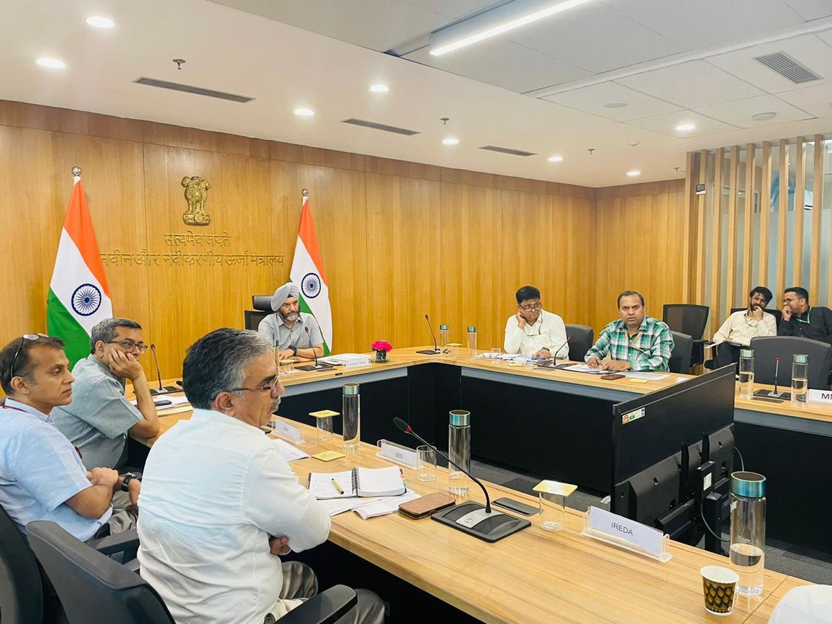@mnreindia held a meeting with Wind Industry chaired by Shri Bhupinder S. Bhalla, Secretary, MNRE on May 22, 2024. During meeting, review of ongoing projects issues & bottlenecks were discussed, along with new ideas to accelerate deployment of Wind energy. #WindEnergy #MNREIndia