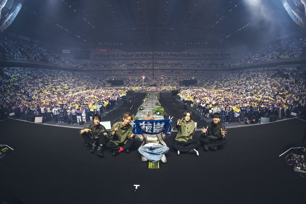 nonsense_eye's tweet photo. ━━━━━━━━━━━━
Eve Live  2023 ｢花嵐｣ on YouTube
━━━━━━━━━━━━

たくさんのお祝いありがとうございました💐
今夜限りのライブ配信を4万人以上の皆様と見届けることができて嬉しいです。
これからもどうぞよろしくお願いします🐈‍⬛
#EveLive_Youtube 

⌛️1日目2日目集合写真⌛️ https://t.co/SqkDnCuhYR