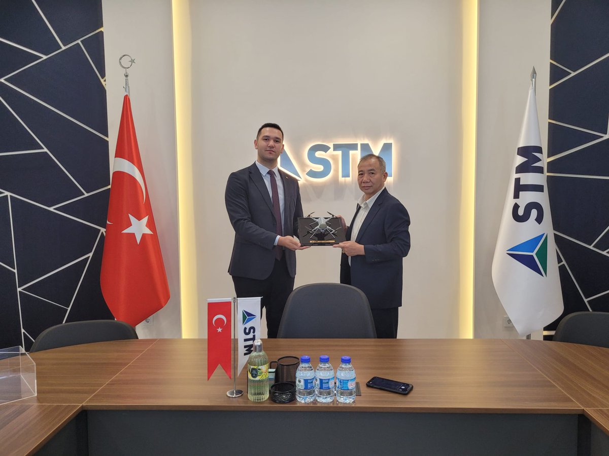 A fruitful meeting between Mr. Dao Trong Son, Head of the delegation of the Ministry of Public Security and the STM Defence Company. We hope there will be more cooperation in the future between the Ministry of Public Security of Vietnam and Turkish counterparts, including  STM.