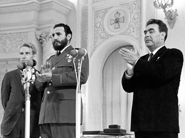 🚨 #UnDíaComoHoy en 1963: Fidel recibe el título de Héroe Nacional de la URSS, Orden Lenin y Medalla Estrella de Oro. Su primera visita a la Unión Soviética marcó un hito en la lucha por la libertad de Cuba. ¡Una amistad que cambió la historia! #FidelPorSiempre @Emp_Avilmat