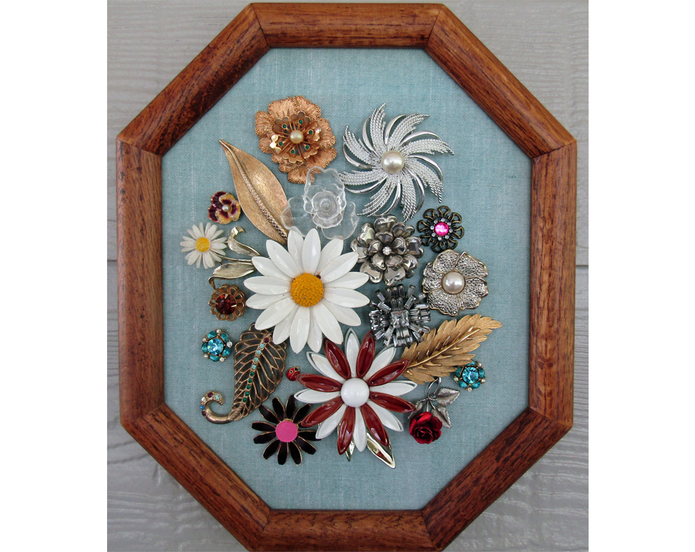 Framed Jewelry Art Design With Daisy #ONSALENOW #FramedJewelryArt #VintageJewelry #DaisyBrooch #MomSisGift #UniqueDesign #Repurpose etsy.me/3QWeDVx via @Etsy