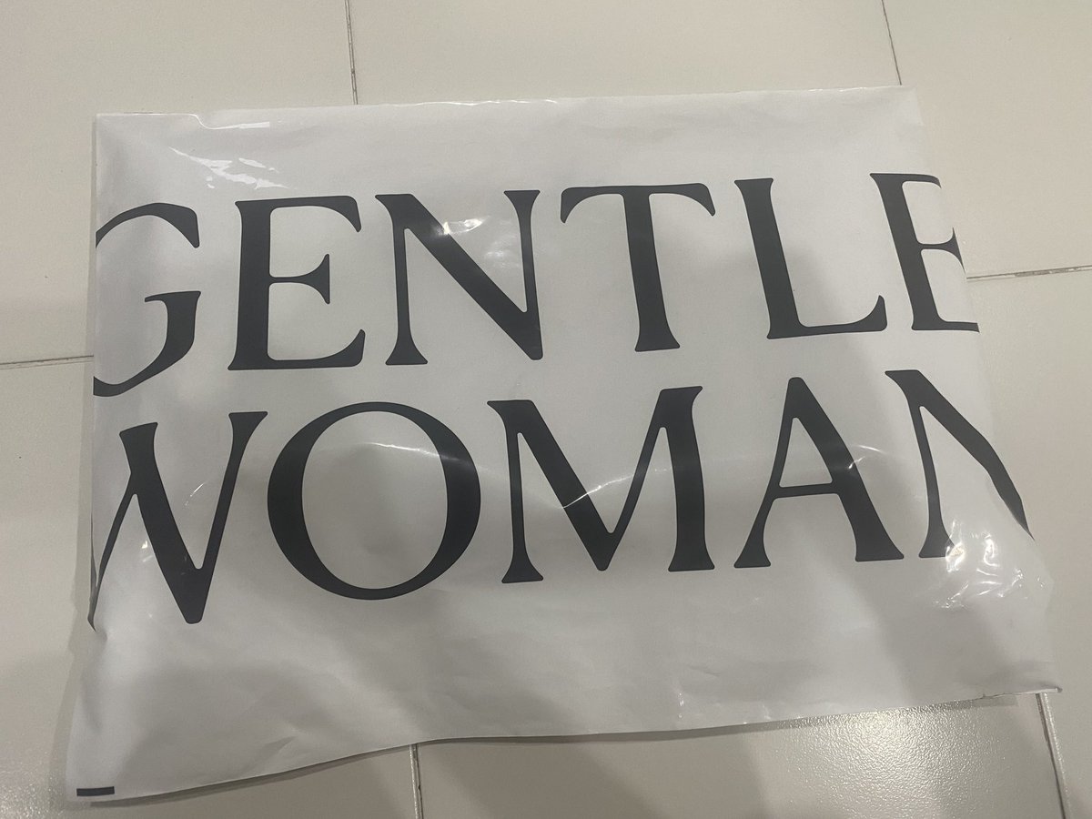 ของถึงแล้วนะ พร้อมส่งค่ะ 1,599.- 
ไม่แกะซอง จ่ายเงิน เมื่อรับของค่ะ
 #GENTLEWOMAN #กระเป๋าเกี๊ยว
 #gentlewoman #รับหิ้ว #รับหิ้วgentlewoman
#GENTLEWOMAN