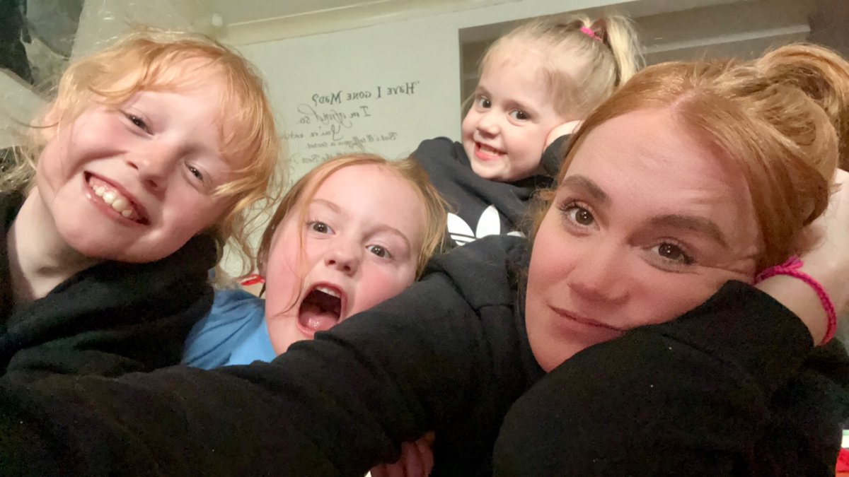 Shelli_Snowfox's tweet photo. Tried to take a creative selfie with my squids. They behaved just like squids. #family #photoofday #funny https://t.co/5Jf6gE3rEK