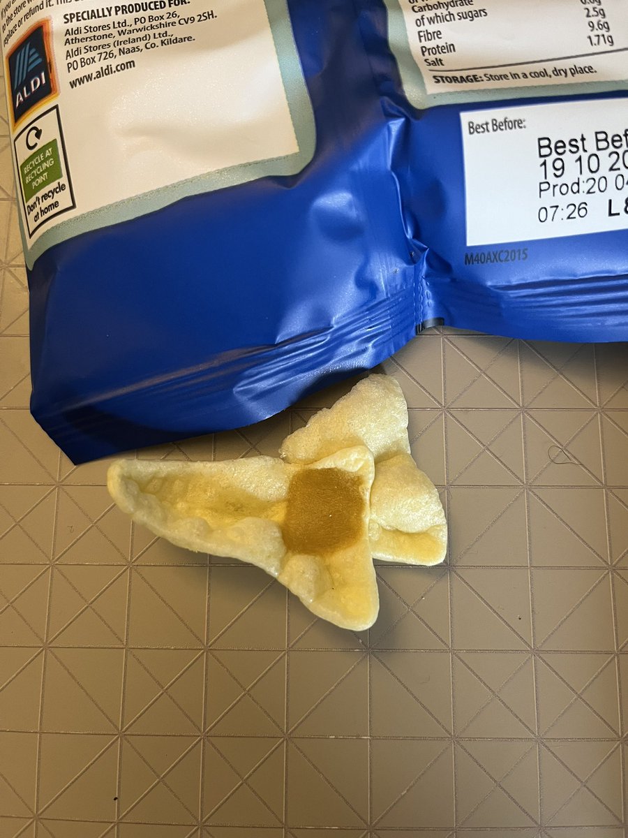 Rachel_Bert's tweet photo. @AldiUK Hi there 👋 I’ve just found a rather odd looking lentil chip in my bag of snackrite lentil chips (see photo). Just wanted to feed this back to you guys! https://t.co/xgmb9UiL6f