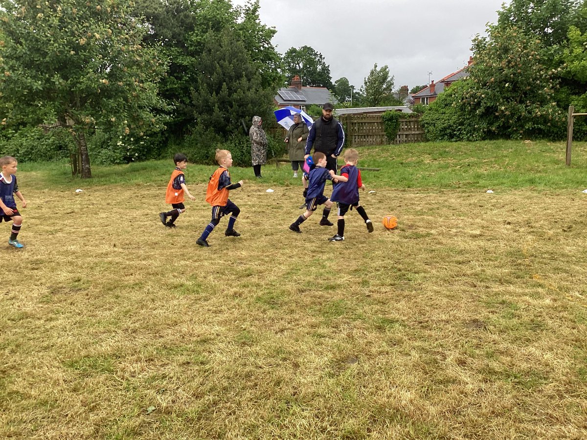 Despite the weather, we all had a fantastic time at our school football festival after school yesterday - thank you all (players and parents) for your great attitude, help and support! @ActiveWrexham @darlandhigh @FAWales @WxmAFCCommTrust @wrexham @LeaderRich @leaderlive