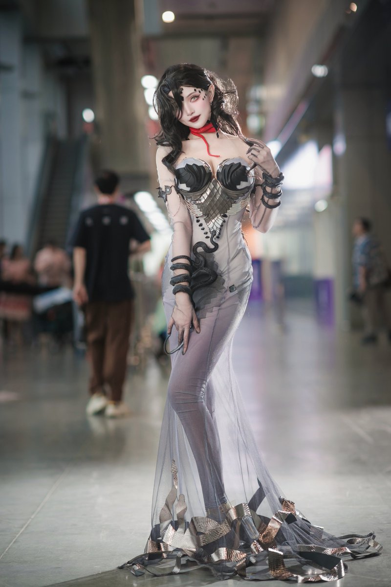 ssf91ss's tweet image. 萤火虫漫展场照
阴阳师 伊邪那美
出镜：凰儿
#cos #阴阳师 #伊邪那美 #美女