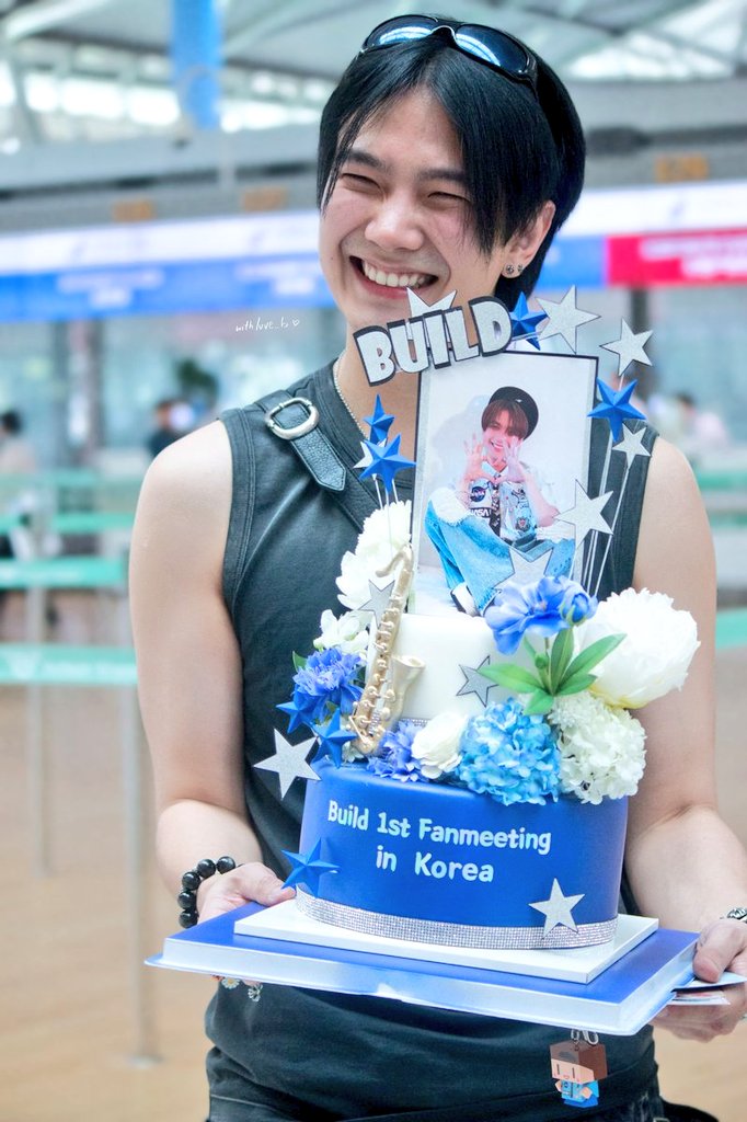 elinayourluve's tweet image. That's the most precious birthday gift ever 💙
Happy early birthday Biu 🎂💙

#BuildJakapan #Beyourluve @JakeB4rever