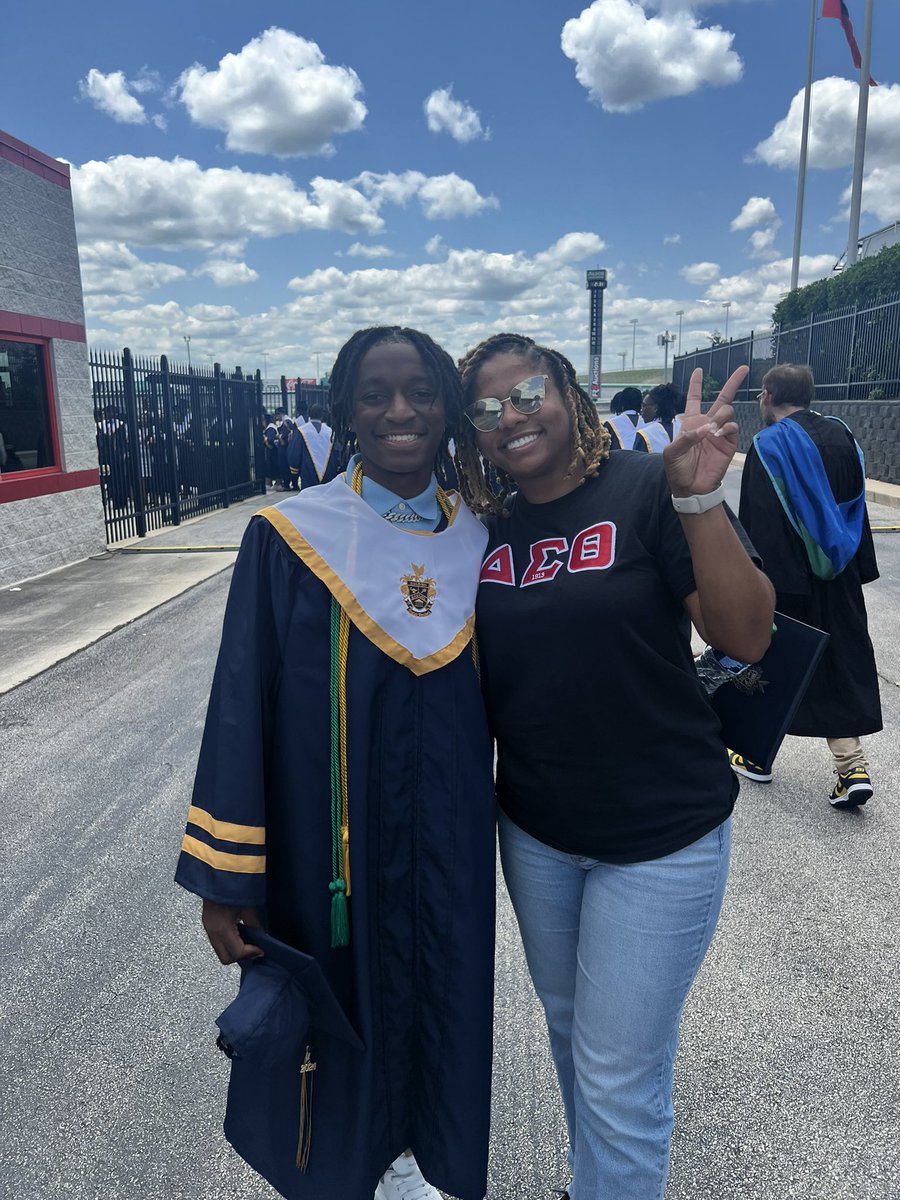 Ms. Lowe👩🏽🏫 tweet media