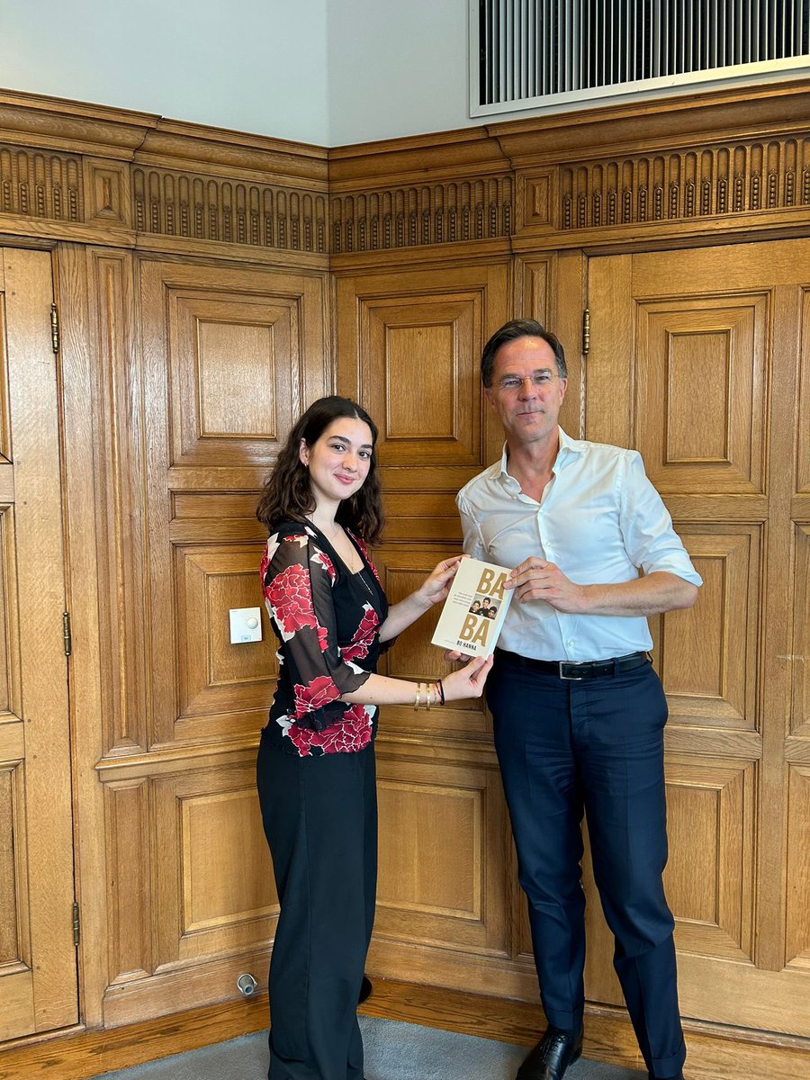 Wow, <a href="/MinPres/">Dick Schoof</a> 🇳🇱#MarkRutte has a copy of Baba! 🤓 📕 Let me know what you think Mark!😉