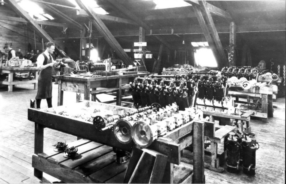 #OTDIH in 1924 Laurentide Air Service Ltd. began the first Canadian scheduled air service. It flew between its base at Angliers, Que., into the mining region of Rouyn. 📷Pilot Roméo Vachon standing in the engine repair section of the Laurentide Air Service shop. CAVM-08945