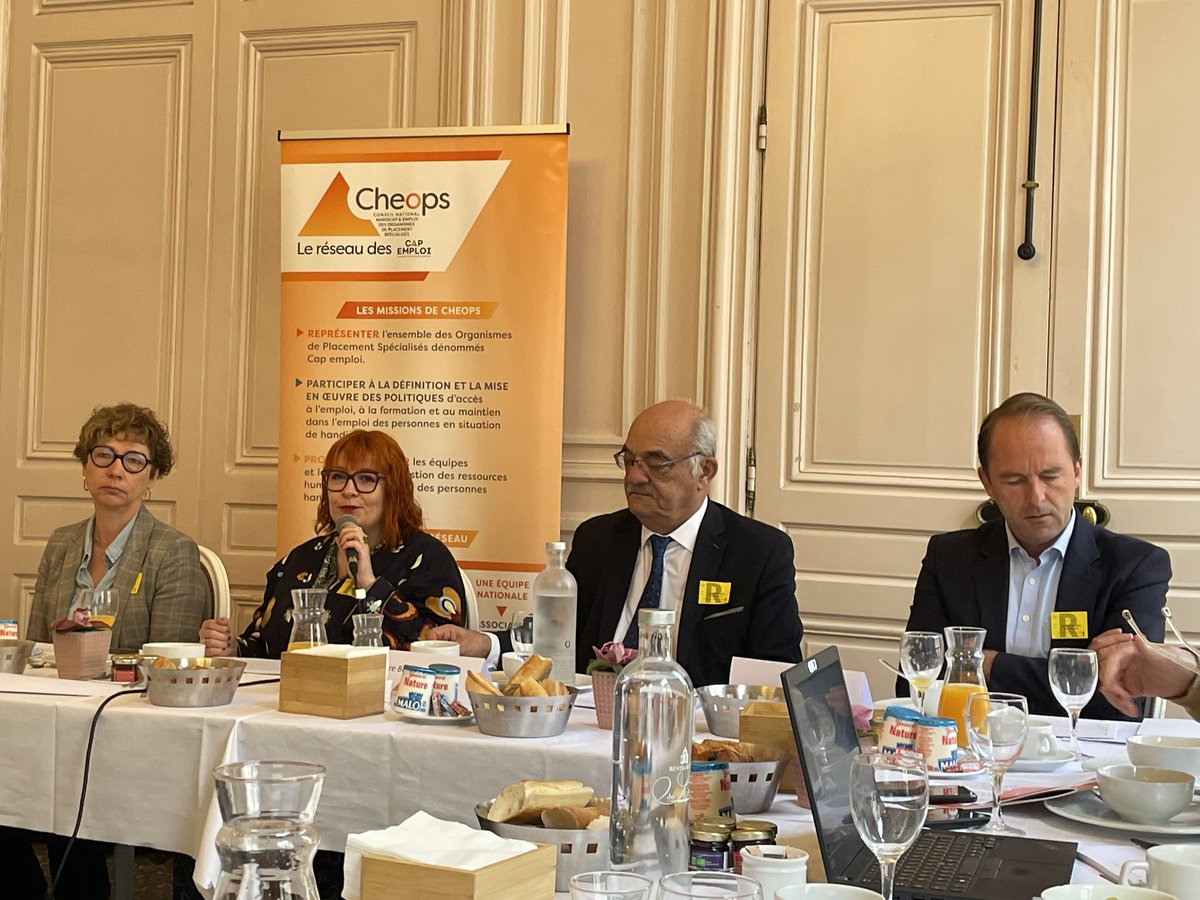 Conférence de presse de CHEOPS portant sur les résultats 2023 des Cap  emploi.  
Monsieur Jean Pierre BENAZET président, Mme Marlène CAPPELLE  la déléguée générale et Mme FLORENCE LE POLLOZEC , directrice de  programme Cap emploi / France Travail prennent tour à tour la parole.