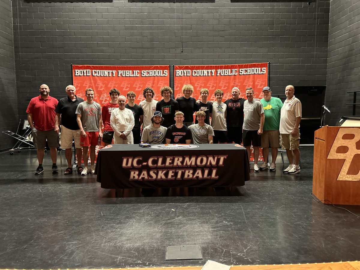 Congrats to Jason Ellis for signing his NLI to play for UC Clermont next season.