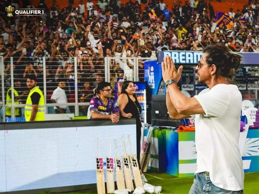 Our lucky charm, our King Khan! 👑 💜 #ShahRukhKhan | #AmiKKR | #KKRvSRH | #TATAIPL2024 | #RukengeNahiJhukengeNahi | #Qualifier1 | #TheFinalCall #SRKIANSQUAD