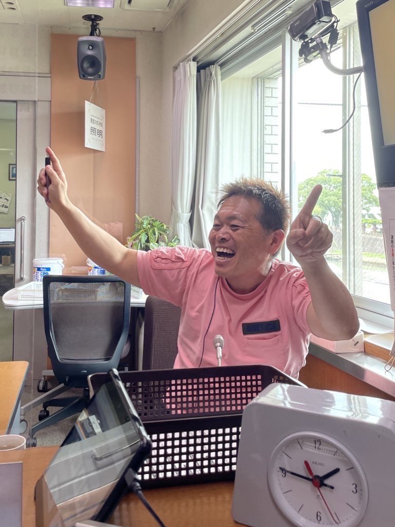 yakisoba_kaoru's tweet photo. ★（おしらせのおしらせ）以前リモートでお話を伺った薩摩の至宝（秘宝）、#野口たくお さんのロングインタビュー（7000字）が、あす（24日金曜）朝11時に公開されます

MBCラジオ『青だよ！たくちゃん』#青たく をはじめラジオやテレビで大活躍の野口さんのお話をお楽しみに

https://t.co/4ZKlZJNOBQ https://t.co/P0R0kgO7sa