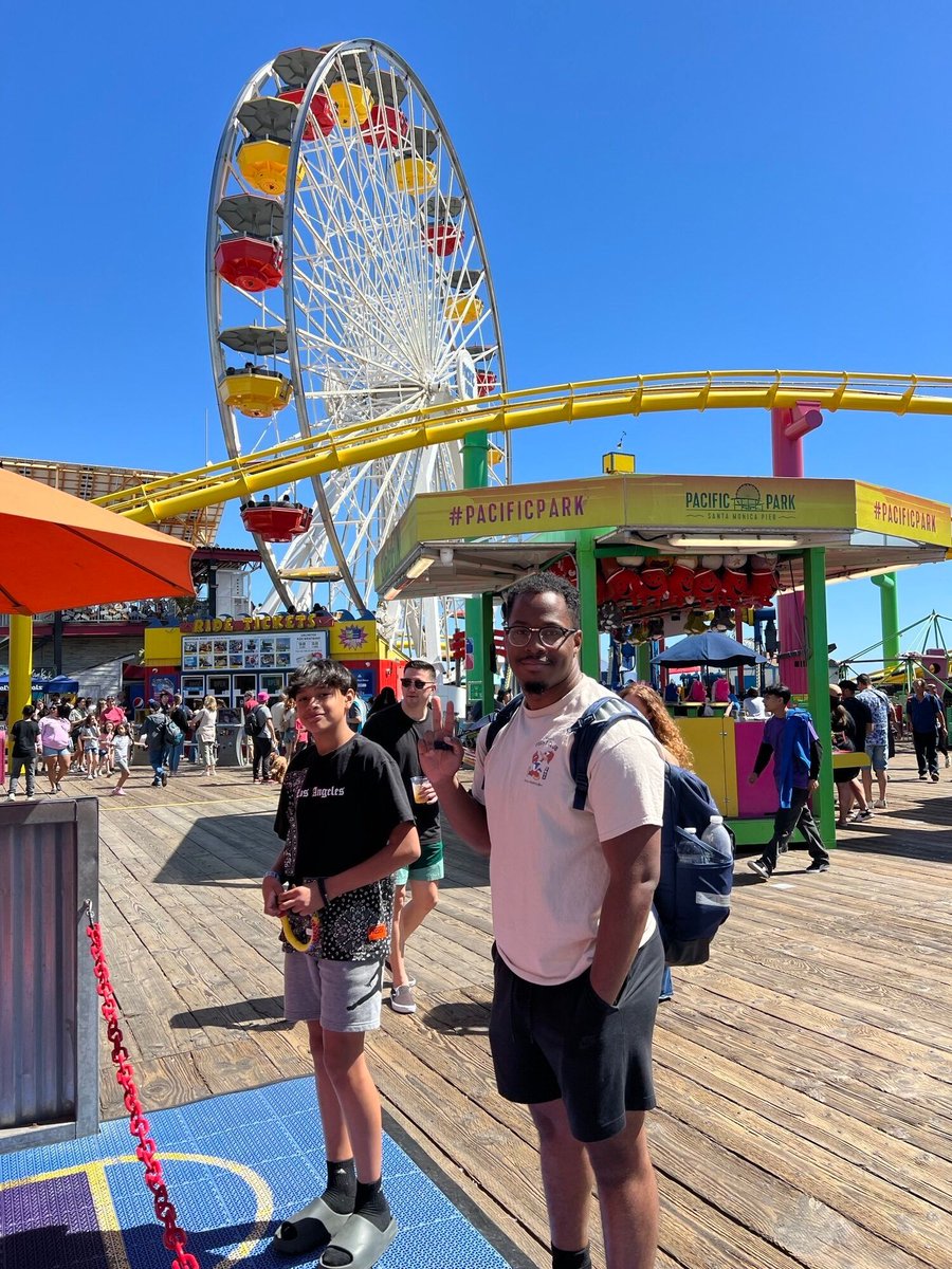 NewhouseSU's tweet photo. "The Newhouse LA program allowed me to spend a semester in a city I might never have had the chance to live in otherwise, and now, I have roots here that will extend far beyond my time here this semester," said @NewhouseBDJ major Dhani Joseph. More: https://t.co/KDt7dlcRWg https://t.co/t5bpnTHZF4