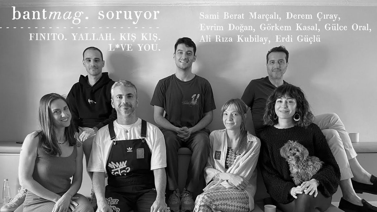 27 Mayıs'ta DasDas'ta sahnelenecek Finito. Yallah. Kış Kış. L*ve You oyunu hakkında merak ettiklerimizi sormak üzere, yönetmen / yazar Sami Berat Marçalı, yazar Derem Çıray ve oyuncu kadrosuyla Bant Mag. Havuz / Bina’da buluştuk.

İzlemek için 👉 buff.ly/4bKafk8