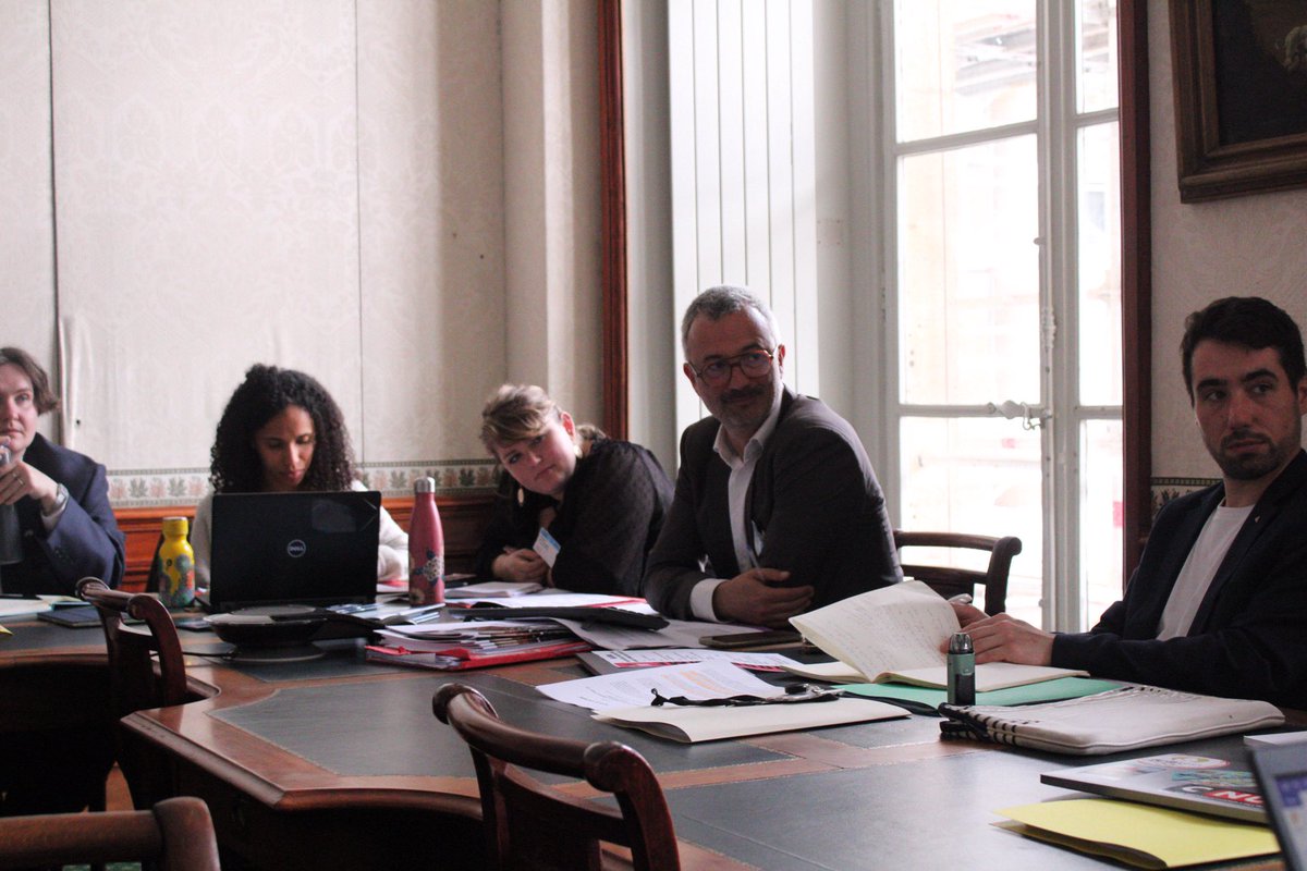 J’ai organisé avec Synergies Migration (@MatthieuTardis) une table ronde avec les associations #LGBTQIA+, féministes et de soutien aux exilé•es, pour travailler à la mise en place de voies légales et sûres pour les femmes en danger et les minorités sexuelles persécutées.