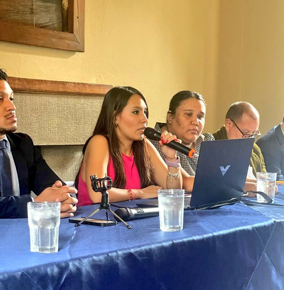 equipo_ca's tweet photo. #InformeCA
Esta mañana, organizaciones comprometidas con la defensa de #DerechosHumanos en Centroamérica presentamos nuestro informe sobre ddhh y conflictividad social denominado: Sistemas de justicia y criminalización de la ciudadanía en la región. https://t.co/sDtDULH6di