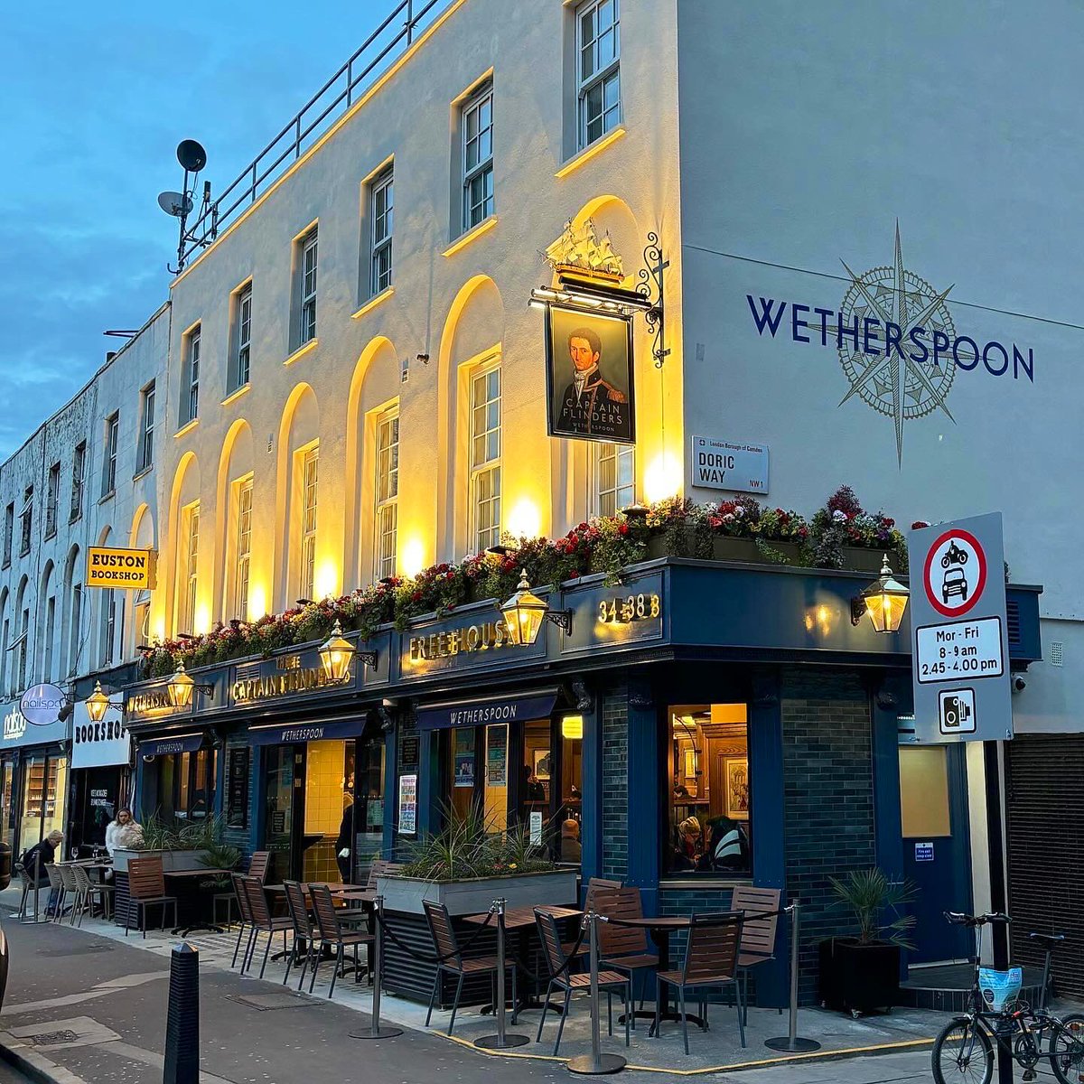 The Captain Flinders 
📍 34-38 Eversholt St,  London NW1 1DA
🚇 Euston
🍺 £5.21 Carlsberg 

A Newish Spoons.

#londonpubs #pub #euston #camden #carlsberg #spoons #captainflinders #wetherspoons

Full feature on Instagram and Facebook, link in bio. 🍻