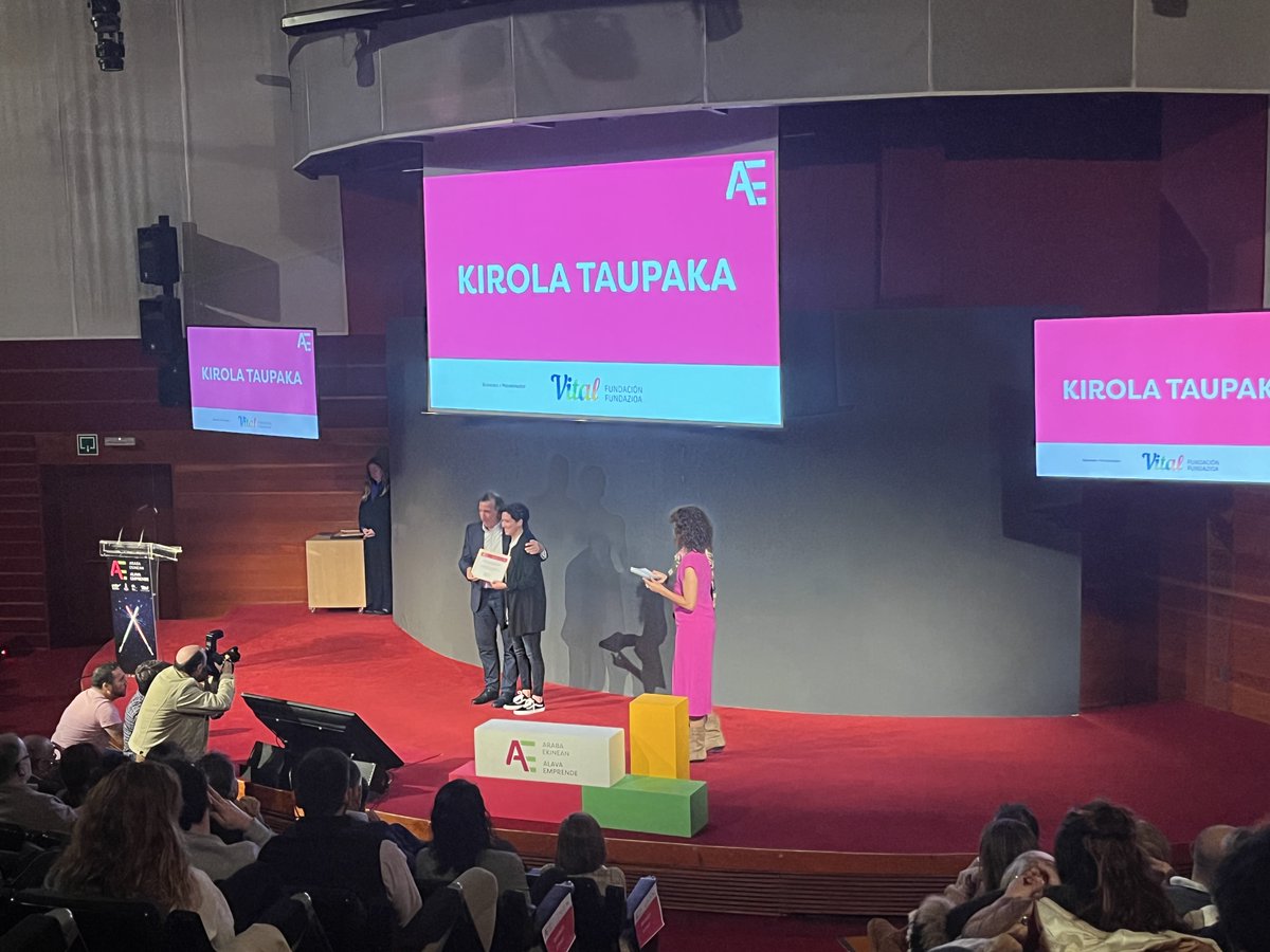 alavaemprende's tweet photo. 🏆#EkinDay | El premio de @VitalFundazioa a la mejor idea es para… Kirola Taupaka.
Zorionak!🎉 https://t.co/2nxRcSxO6E