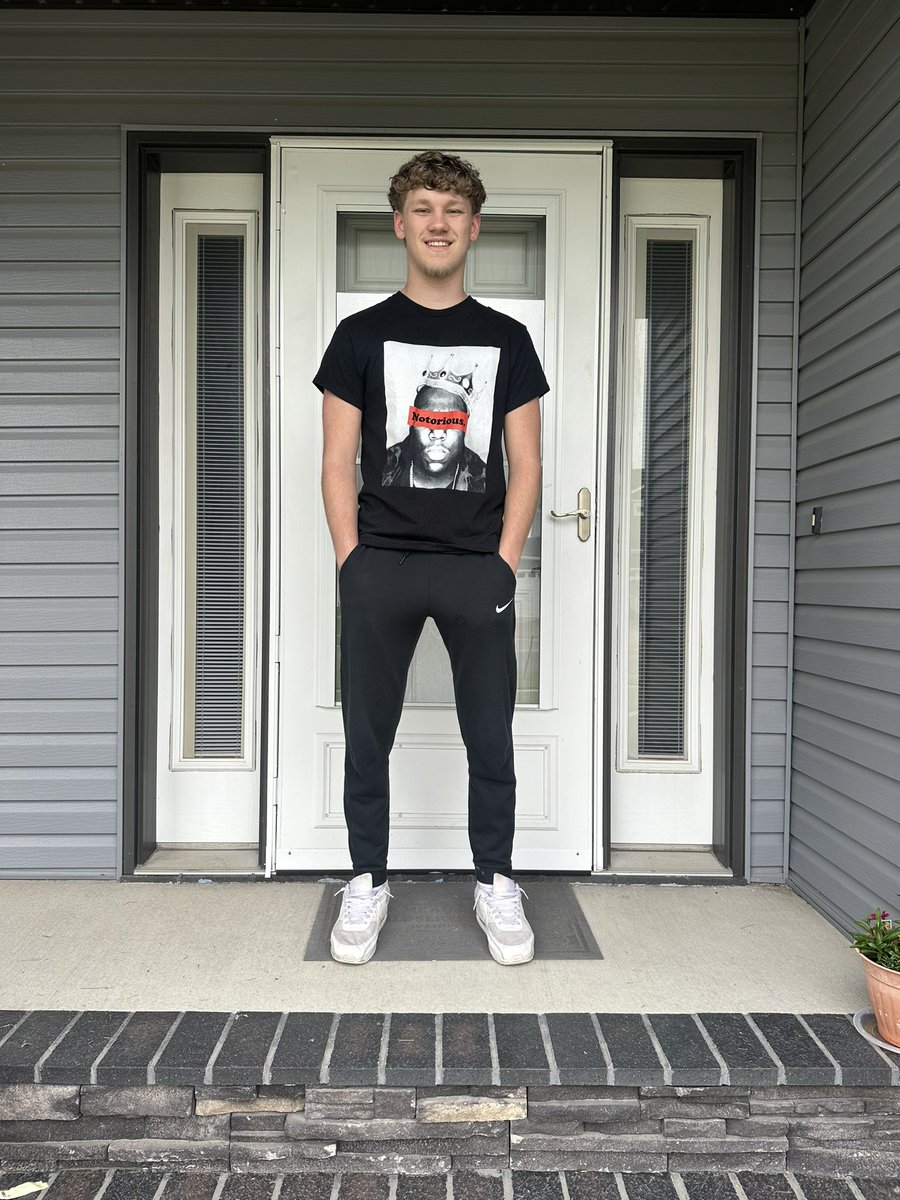 JaxluvsInsanity's tweet photo. Last day of high school ever! #mySenior 💙🧡 https://t.co/297K2ebAVf