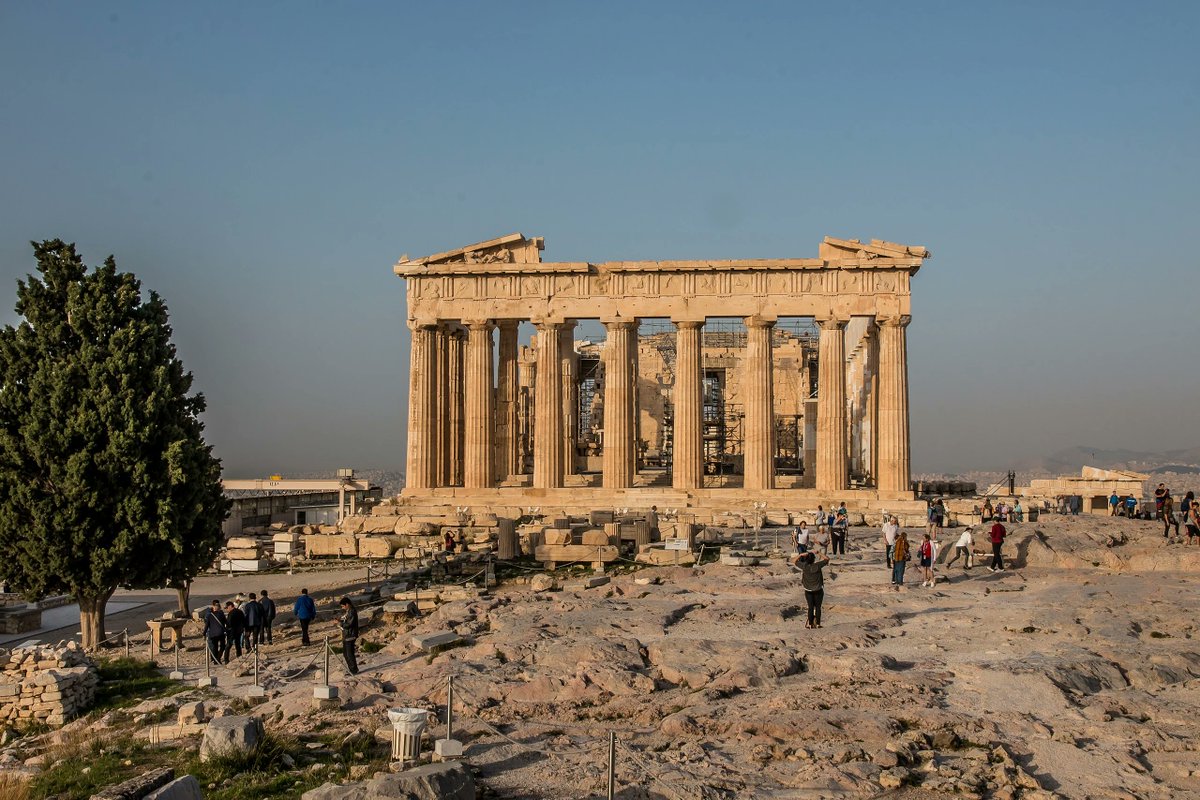 Despite the fact that the temple of the Parthenon does not even have a foundation, it has triple anti-seismic protection! 

How The Parthenon Was Built to Withstand Anything 

#Parthenon #Acropolis #Athens #Greece #design #construction 
greekreporter.com/2023/05/13/pat……