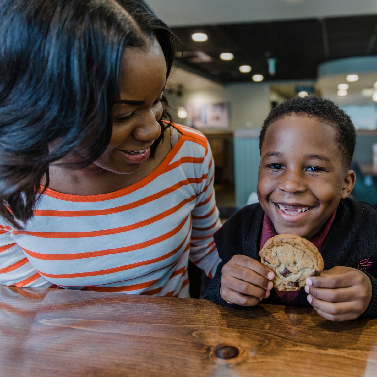 Looking for a family-friendly, convenient sit-down option? Look no further! We're here to serve you with speed and a smile. #FamilyFirst Check out our welcoming spot, perfect for busy families on the go! 🏃💨✨