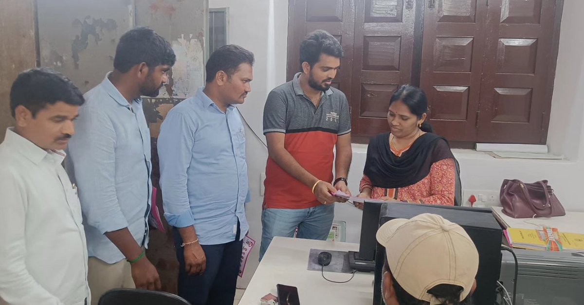 PVKBRSV's tweet image. #KUBRSV 

పట్టభద్రుల ఎమ్మెల్సీ ఎన్నికల్లో @BRSparty అభ్యర్థి @RakeshReddyBRS గారి గెలుపు కోసం హన్మకొండలోని ఫారెస్ట్ ఆఫీస్, కూడా కార్యాలయాల్లో  మొదటి ప్రాధాన్యత ఓటును కోరుతూ ప్రచారం నిర్వహించడం జరిగింది...

#GraduateAdda #GraduateMLC