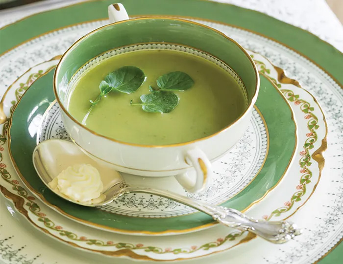 Looking for some light and refreshing soup recipes to serve at your next teatime event? Our roundup of five of our favorite soups for spring—including Shrimp Bisque in Individual Thyme Boules, Watercress & Pea Soup, and more—is available at teatimemagazine.com/5-soups-for-sp….