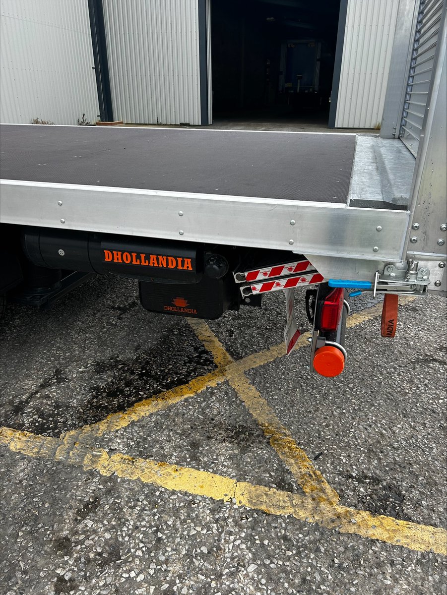 MotusDAF's tweet photo. In stock and ready to go! 🤩
Check out this 7.5 tonne DAF LF 190 FA, featuring:
☀️Sun Visor
📻FM/AM/DAB/DAB+ Radio
🛞Wheelbase 4.30m
⚙️Manual Gearbox
⭐AMK
🚚Roco Curtain Body (curtains available on request)
To enquire, text MOTUS TRUCK to 66777📱
#InStock #DAFLF https://t.co/l3hAr29JoV