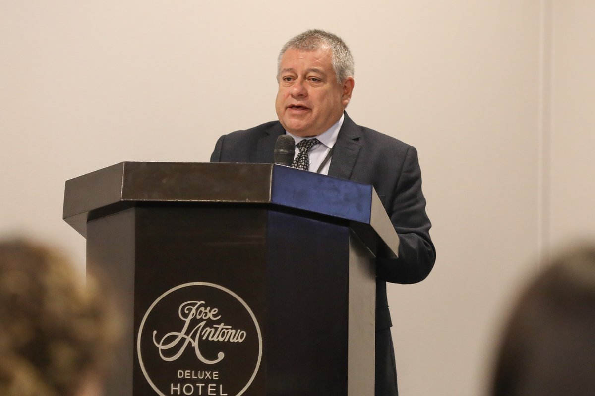 DEVIDAPERU's tweet photo. "El cacao y el café son dos de las cadenas que permiten al Estado y a las familias crear oportunidades para poder optar por una vida lícita", destacó el titular de #Devida, Carlos Figueroa durante la 26° Convención Nacional de Café y Cacao, organizada por la @camcafeperu. https://t.co/4nFu0lcASs
