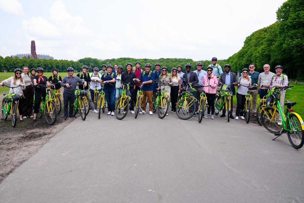 miamidadetpo's tweet photo. Day 1 of the Miami-Dade TPO’s Bike Immersion Program included talks on the Netherlands' cycling policies by Nanja Piek and Chris Bruntlett, followed by a discussion from City of The Hague's Arjen Kapteijns and Rinse Gorter, and an 11-mile bike ride. #MiamiDadeTPO #SMARTRegion https://t.co/9wtBsNzEaI