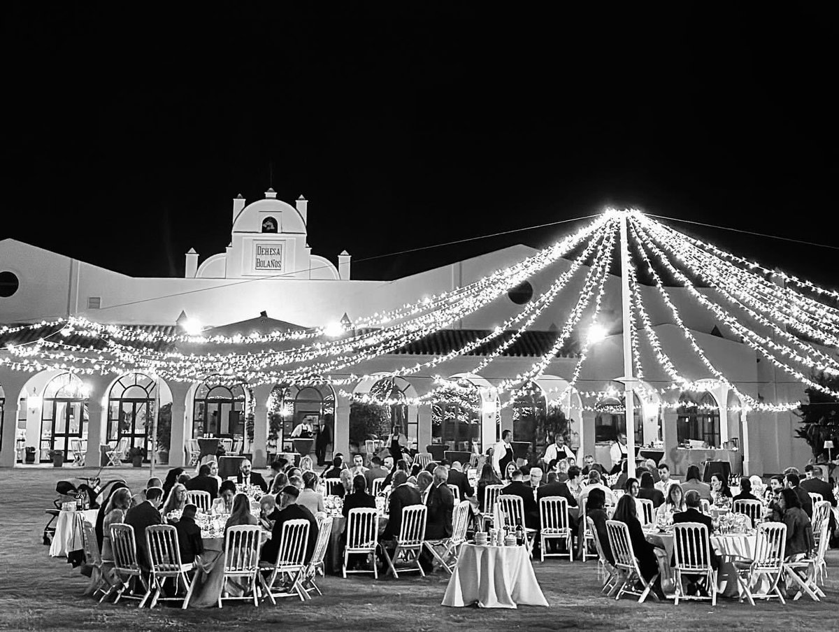 dehesabolanos's tweet photo. Momentos inolvidables S&amp;E 🤍🤍 
#dehesabolaños #bosasalairelibre #decowedding #fincaparabodas #bodas2024 #bodascadiz #jerez #cadiz https://t.co/6B31cn4AzB