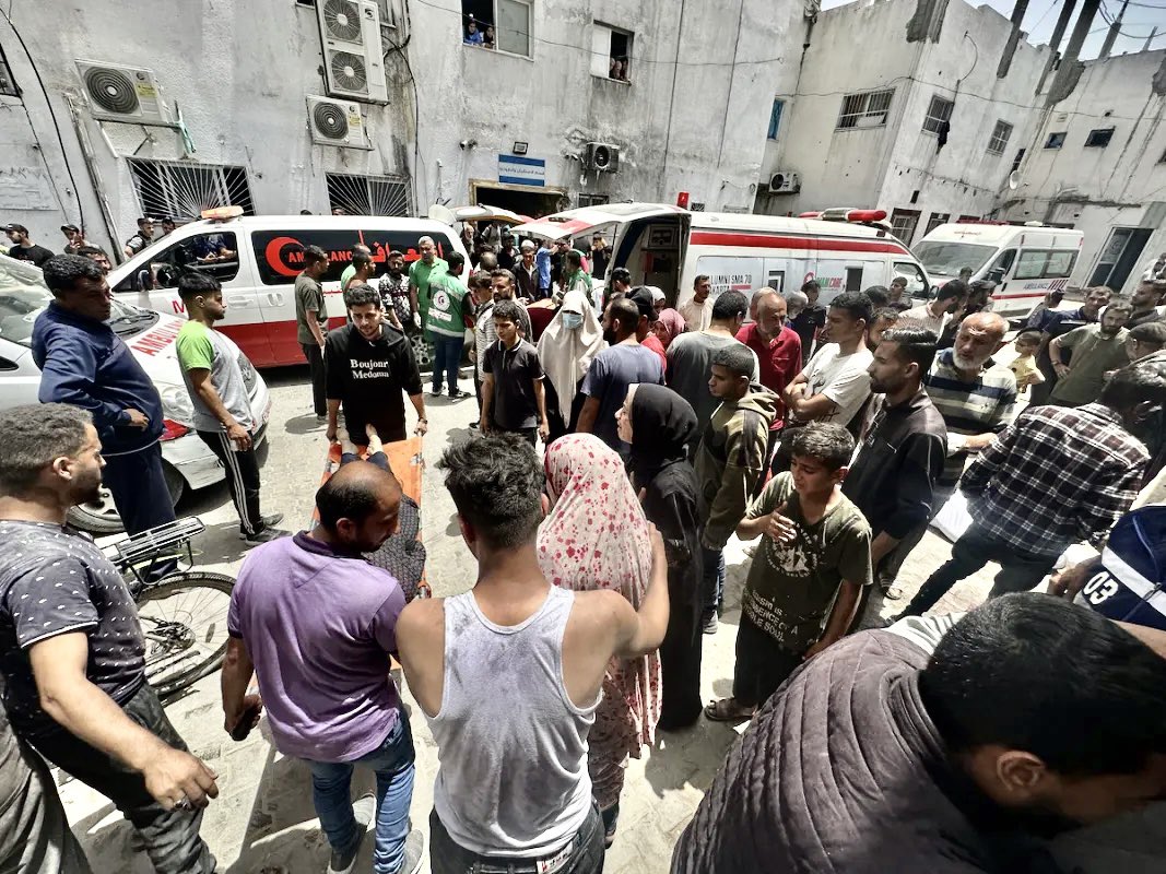 AntonellaNapoli's tweet image. Dopo un assedio di 4 giorni,  l’esercito israeliano ha costretto il personale e i pazienti a evacuare l'ospedale #AlAwda a #Gaza, unico punto di riferimento per la popolazione del nord della Striscia. Se resterà chiuso migliaia di persone non avranno più assistenza sanitaria.