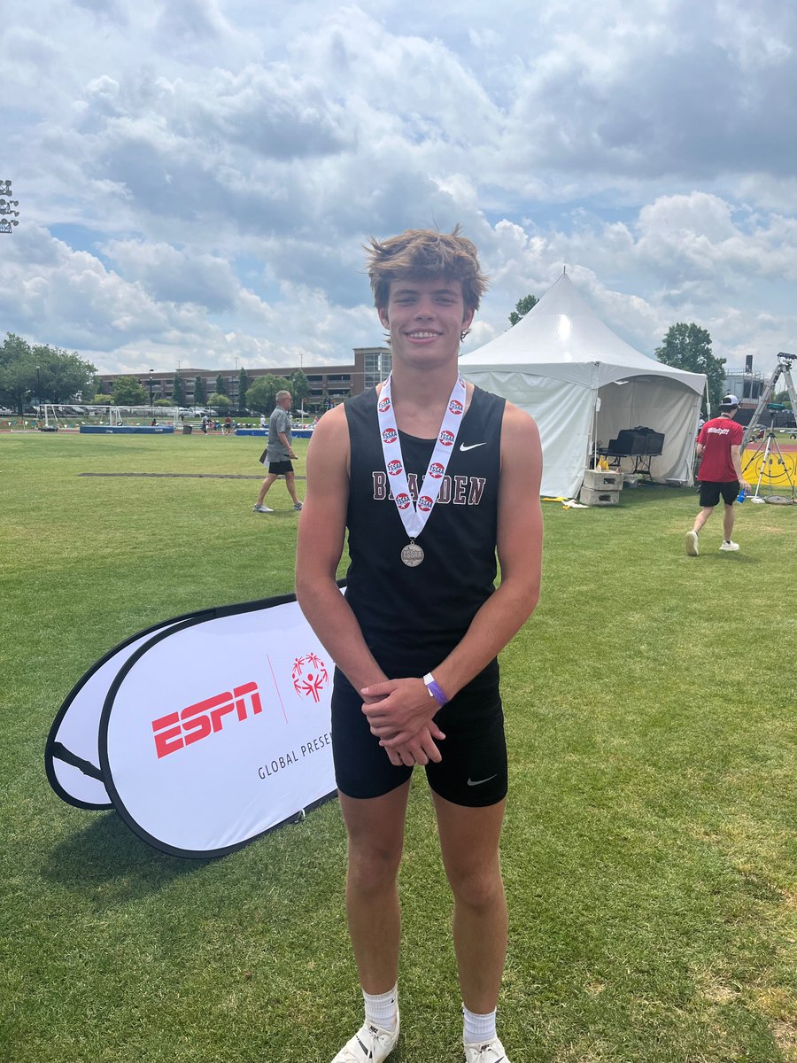 beardentrack_xc's tweet photo. First athlete of the day! Junior Gavin Bailey with a PR of 15’6” in Pole Vault to place second at state! He now sits an inch away from the school record and only the second athlete over 15’ https://t.co/qYA3EQBWWh