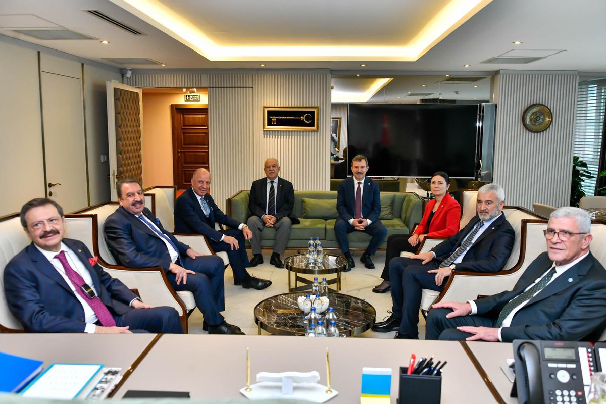 Türkiye Odalar ve Borsalar Birliği Başkanı Sayın Rifat Hisarcıklıoğlu'nu ve beraberindeki heyeti Genel Merkezimizde misafir ettik. Nazik ziyaretleri için kendilerine teşekkür ediyorum.