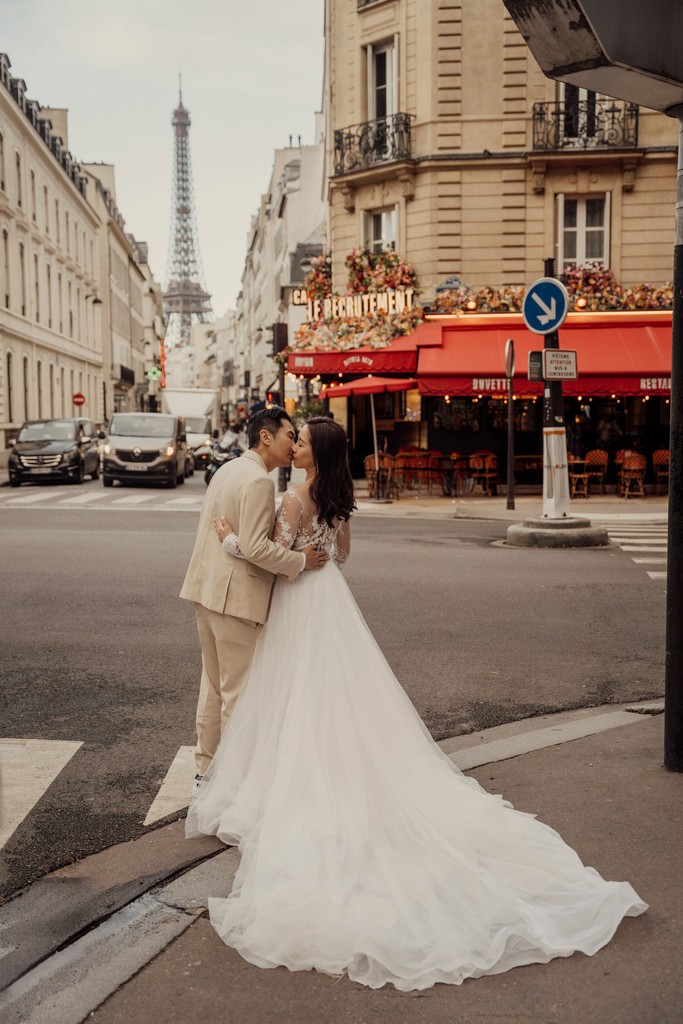 fevrierphoto's tweet photo. A Parisian Love Story in Every Shot 🌟
💕Check out Best Places To Take Pre Wedding Photos In Paris: https://t.co/2XkqVrj7Ns
#preweddingparis #weddingparis #parisprewedding #preweddingidea #prewedphoto #preweddinglocation #destinationprewedding #CoupleGoals #RueSaintDominique https://t.co/0iEfzYB9G5