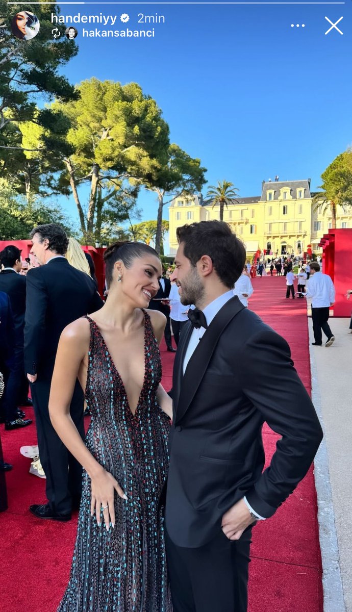 📲 #HandeErçel a traves de historias de Instagram junto a su novio Hakan Sabancı en la gala amfAR 2024 ♥️

#HandeErçelCannes24 #Cannes2024