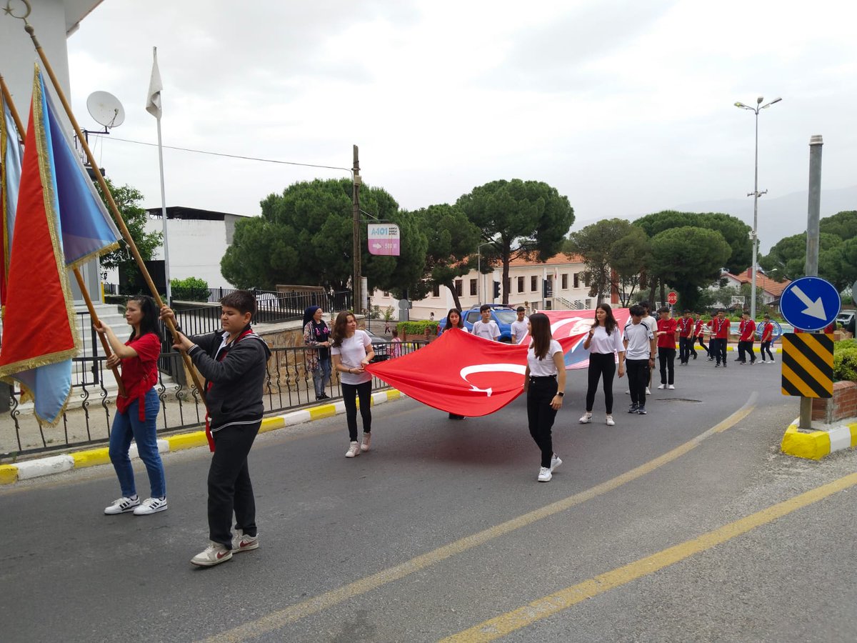 bozdoganmtal's tweet photo. Okulumuz öğrenci ve izcileri bando eşliğinde  Gençlik yürüyüşü  ile 19 Mayıs ATATÜRK 'ü Anma  Gençlik ve Spor Bayramını coşkuyla kutladı.
@Aydin_MEM 
@MehmetMadran09 
@veyselkasapoglu 
@bozdoganmtal 
@BozdoganIlce https://t.co/9yM1THI5OI