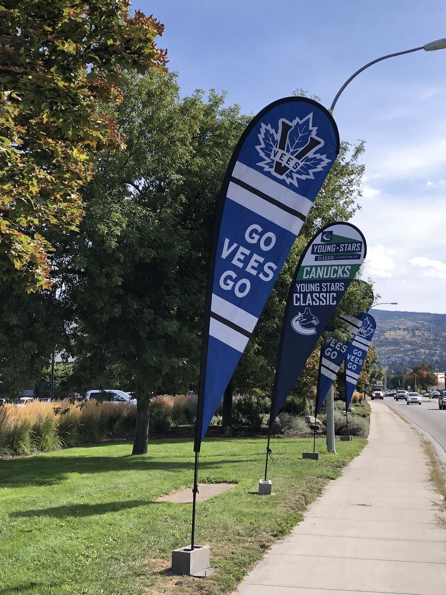 westcoastcanfan's tweet photo. Tix are a done deal. Who can turn down a Sunday drive roadie from the loops to Penticton. 
@PentictonVees Vs. @SurreyEagles gm6
Paint the town blue and
have  @CanneryBrewing lakeboat. #keepthecup https://t.co/cN9wegWOk0