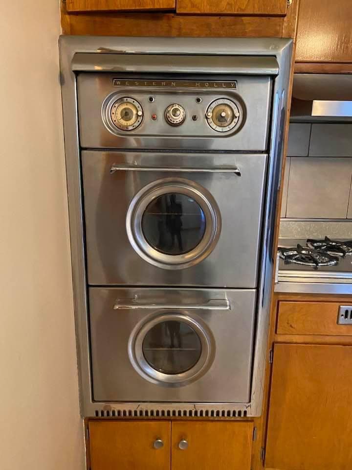 Thought this was a washer dryer !!! What year do you think this is from !! #frigidaire #samsung #kitchenaid