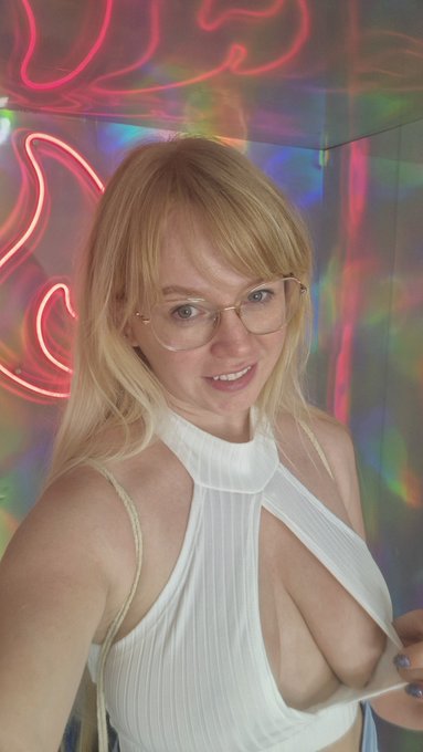 It's my birthday tomorrow 💝 Check the links 😘 https://t.co/gXFELDuvQ2<a href="/tag/xbiz"class="tags"><span>#xbiz</span></a>