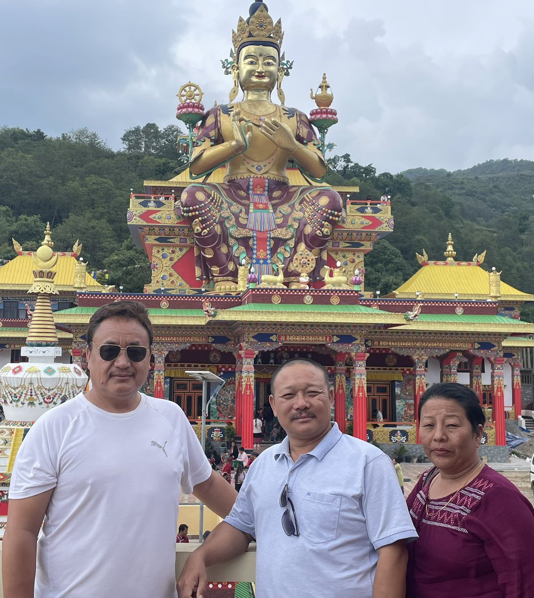 bapu_w's tweet photo. Happy #SagaDawa 🙏 Life is all about being responsible and empathetic. Disperse the sheen of compassion and happiness everywhere. Love unconditionally and keep praying. Good things will bounce back, unexpectedly. At #Buri the abode of #MaitreyaBuddha, the #FutureBuddha 🙏💐🙏💐🙏 https://t.co/ZrjjbsCvb1