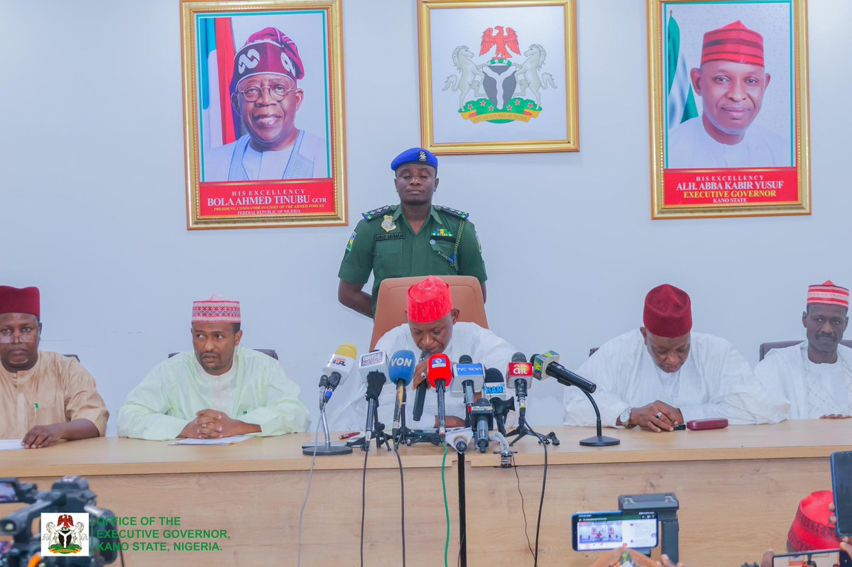 Kyusufabba's tweet photo. After signing the new Kano emirate council law at Government House, Kano, today. I hereby announce the reinstatement of HRH Muhammadu Sanusi II as the Emir of Kano State. - AKY https://t.co/et16uitJrs